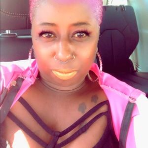 Meet your Posher, Esther